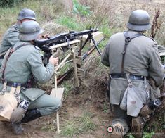 MG42 Machine Gun Team